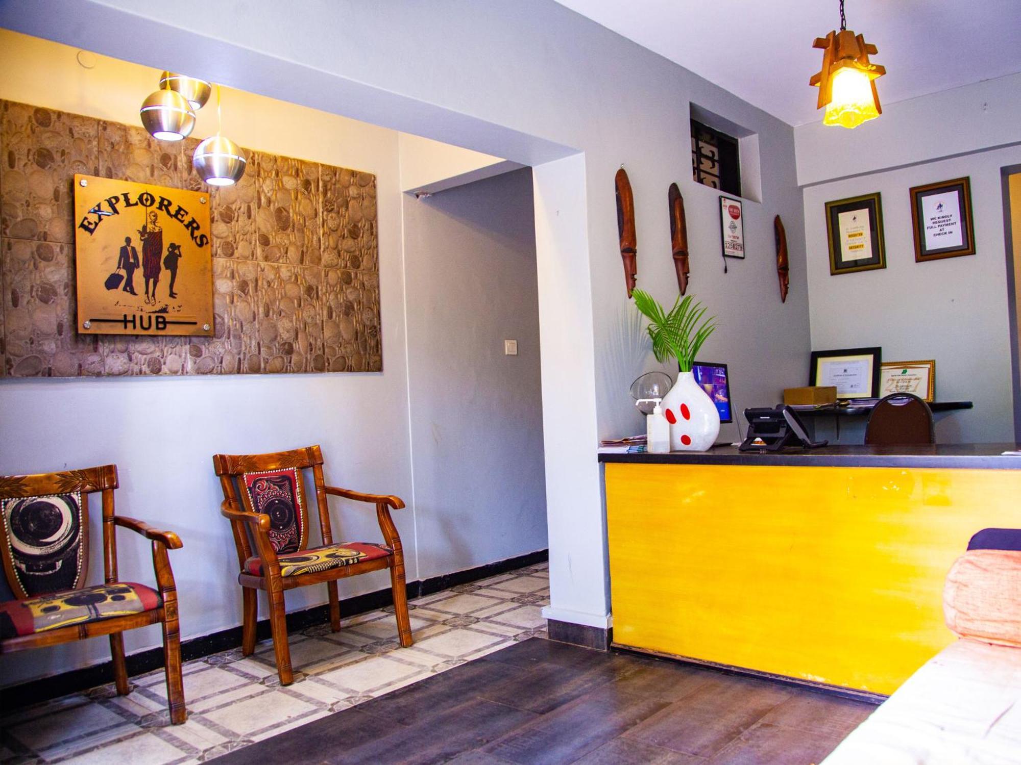 Explorers Hub Kampala Luaran gambar