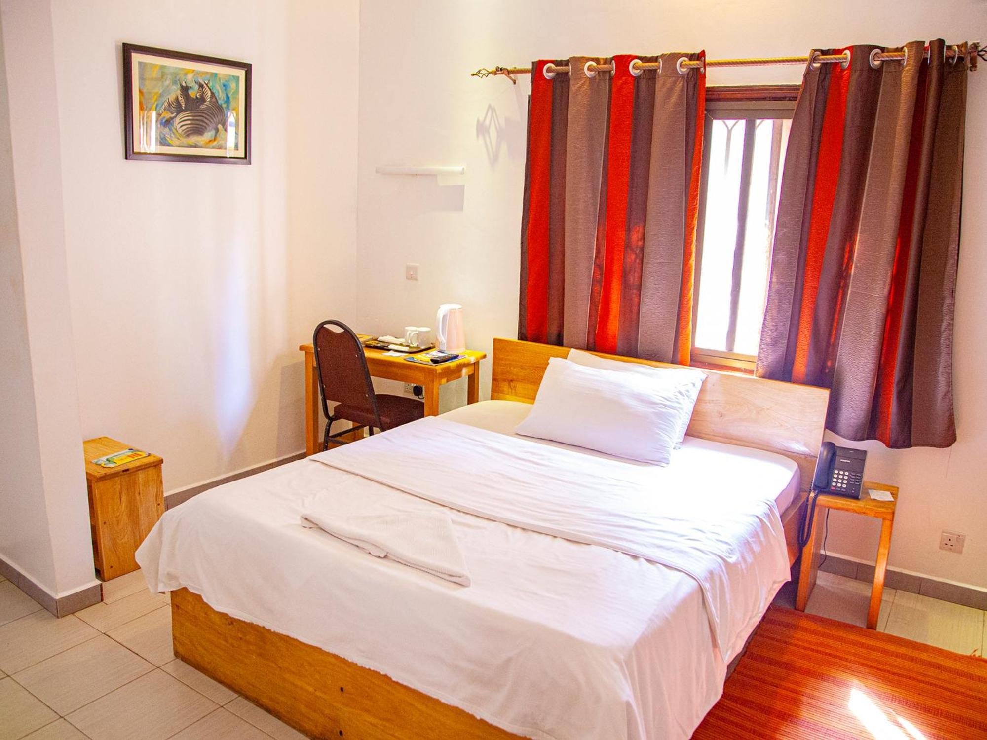 Explorers Hub Kampala Luaran gambar