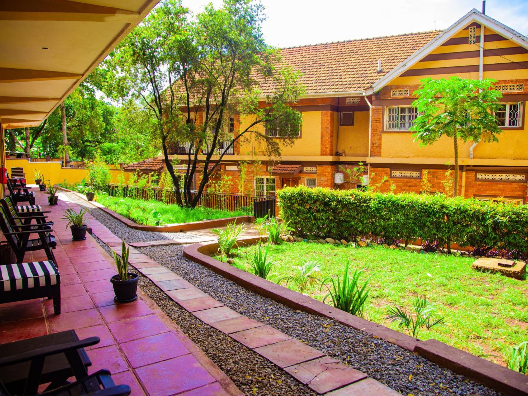 Explorers Hub Kampala Luaran gambar