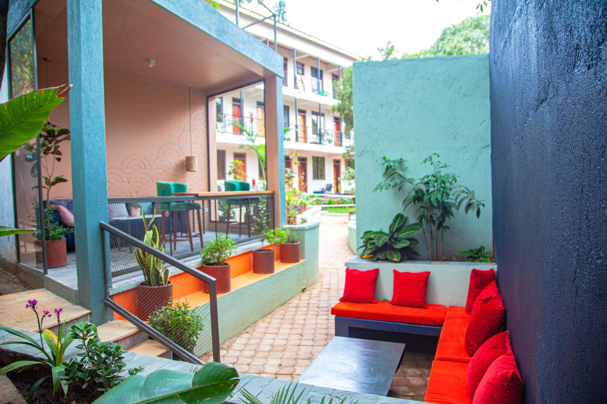 Explorers Hub Kampala Luaran gambar