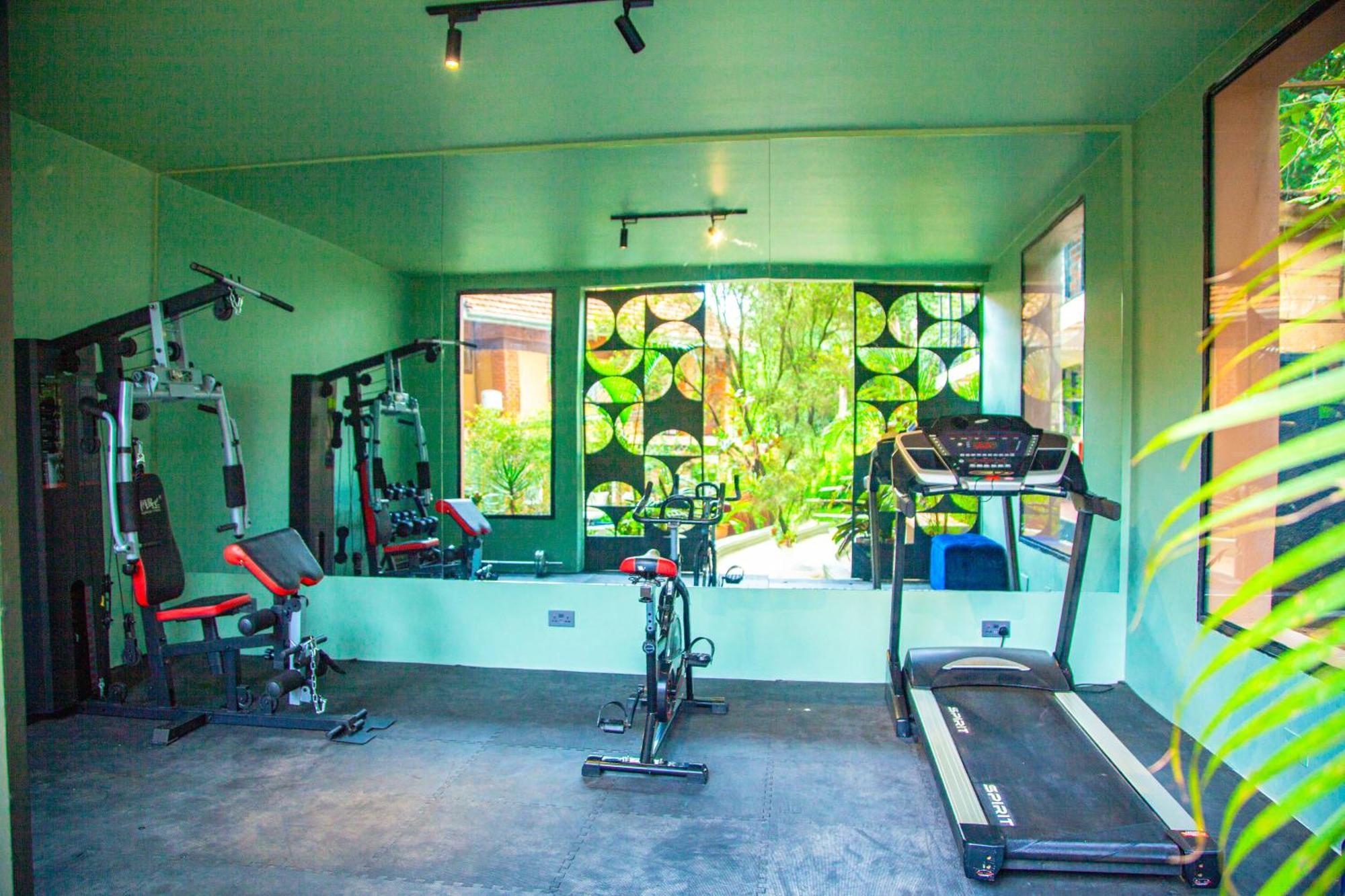 Explorers Hub Kampala Luaran gambar