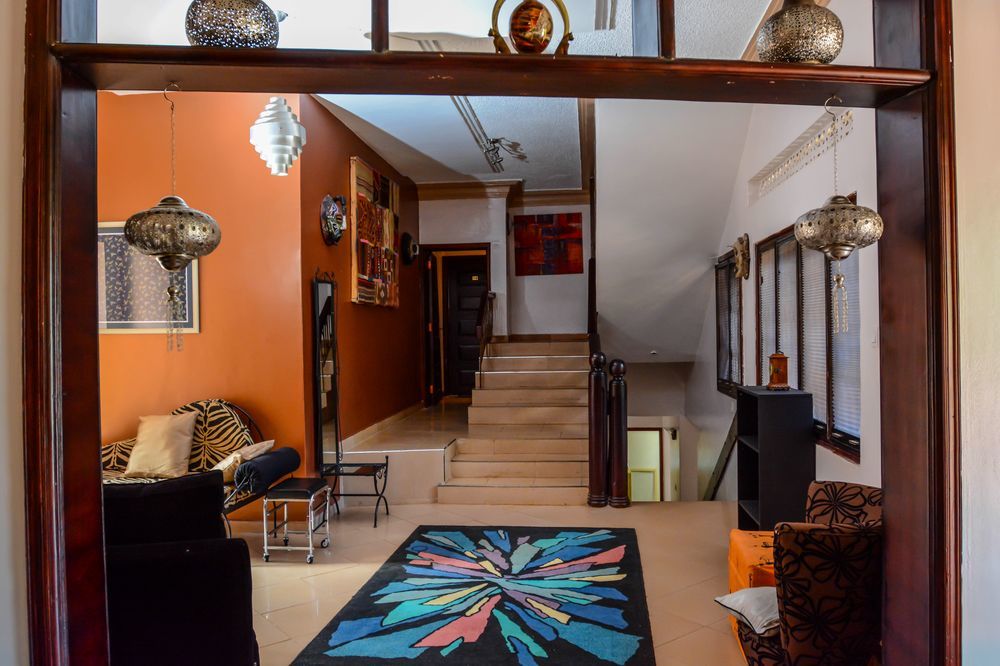 Explorers Hub Kampala Luaran gambar