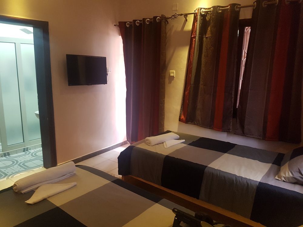 Explorers Hub Kampala Luaran gambar