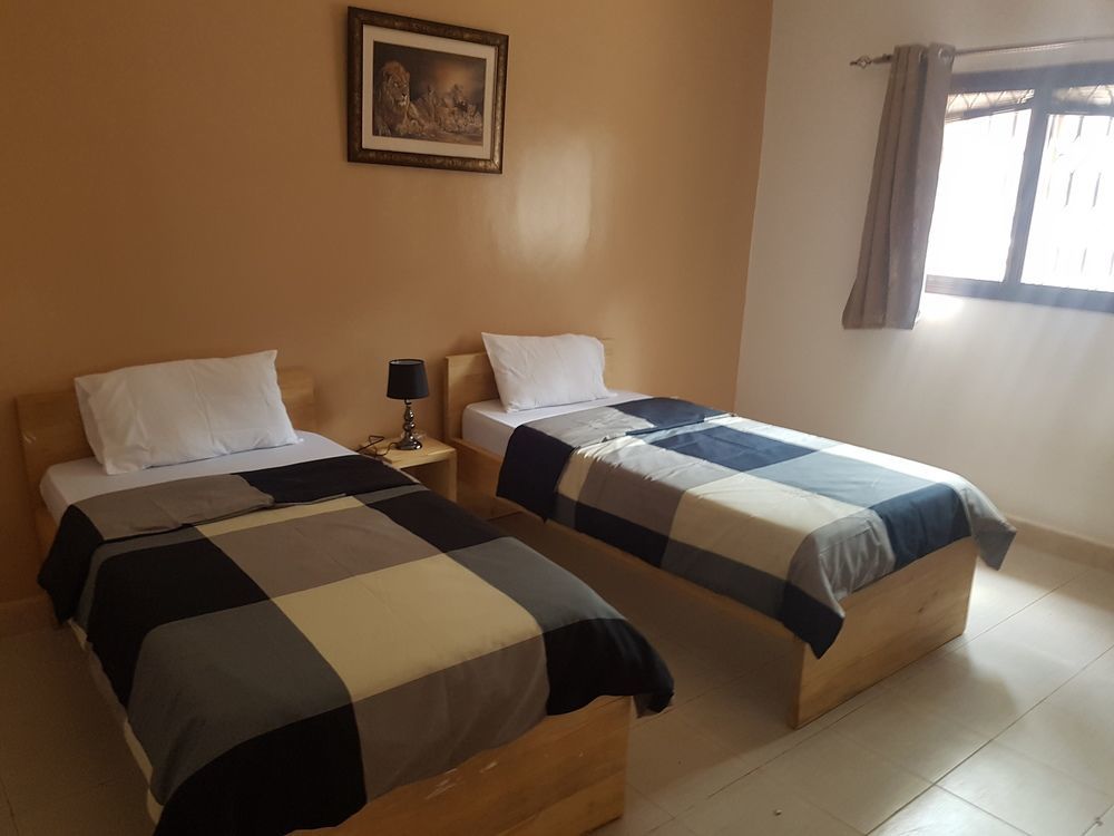 Explorers Hub Kampala Luaran gambar