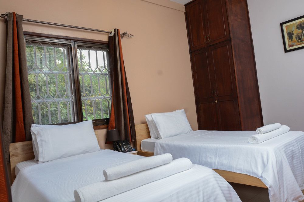 Explorers Hub Kampala Luaran gambar