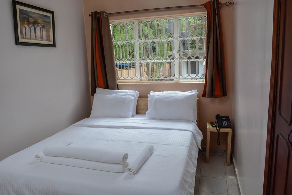 Explorers Hub Kampala Luaran gambar