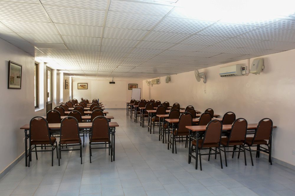 Explorers Hub Kampala Luaran gambar