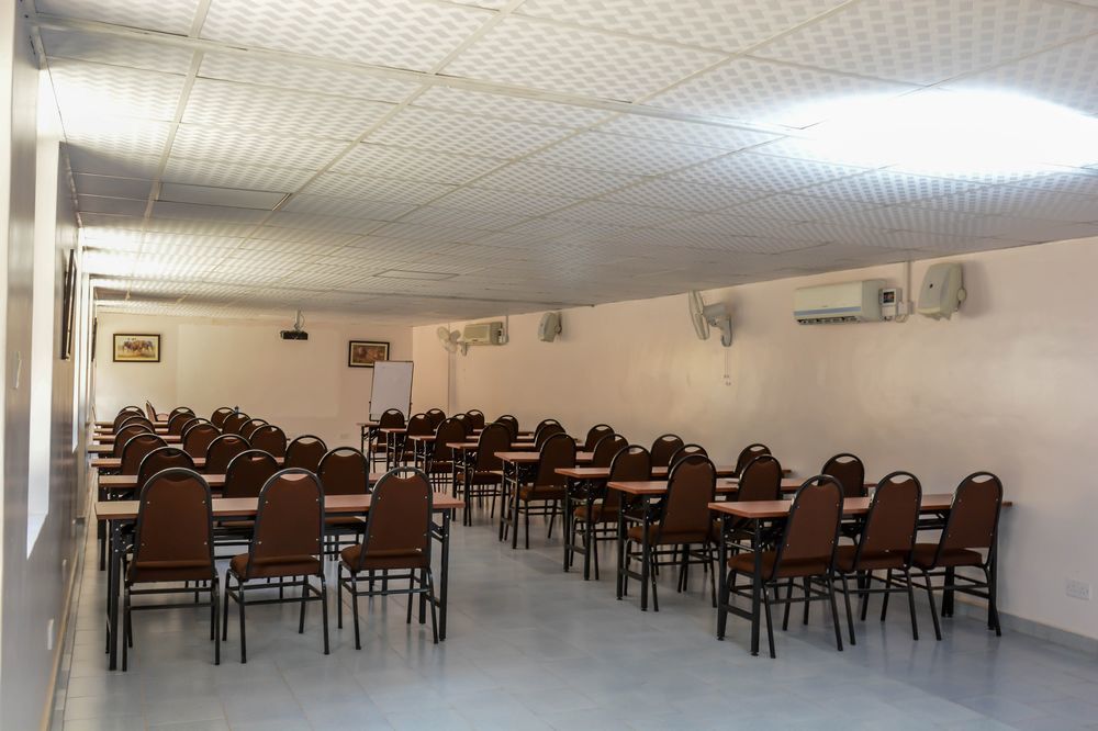 Explorers Hub Kampala Luaran gambar