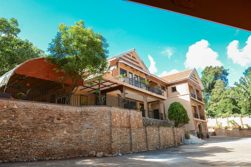 Explorers Hub Kampala Luaran gambar